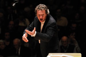 Harry Christophers conducting (photo by Stu Rosner)