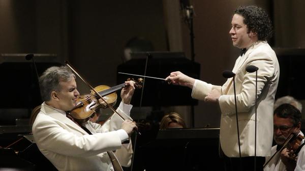 Gil Shaham and Gustavo Dudamel (photo by Lawrence K. Ho)