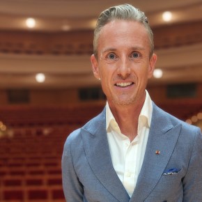 A chat with Alexander Shelley: Pacific Symphony’s next Artistic & Music Director tells me what he thinks of the orchestra’s sound, if he’ll live in The OC, and&nbsp;more